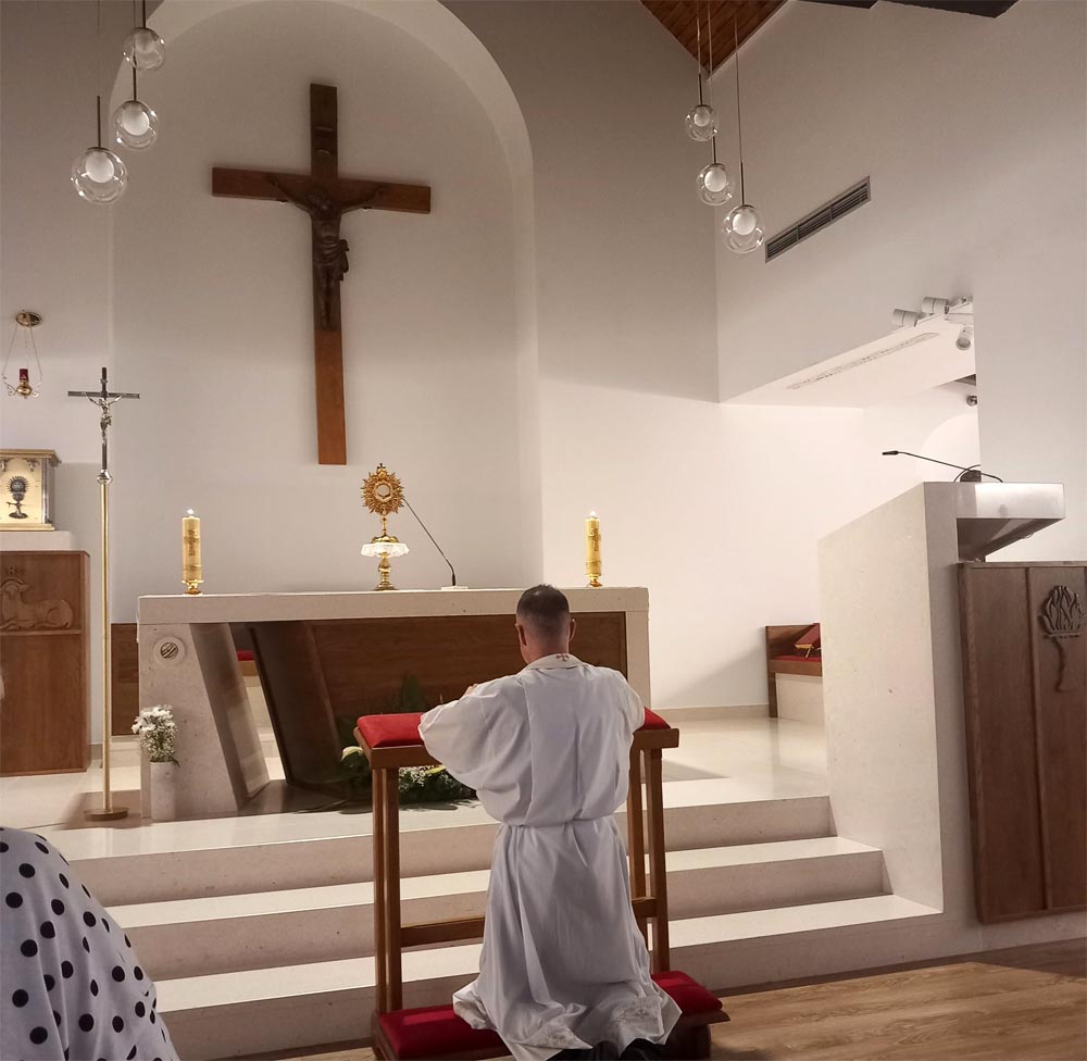 Poklonstvo Presvetom Oltarskom Sakramentu